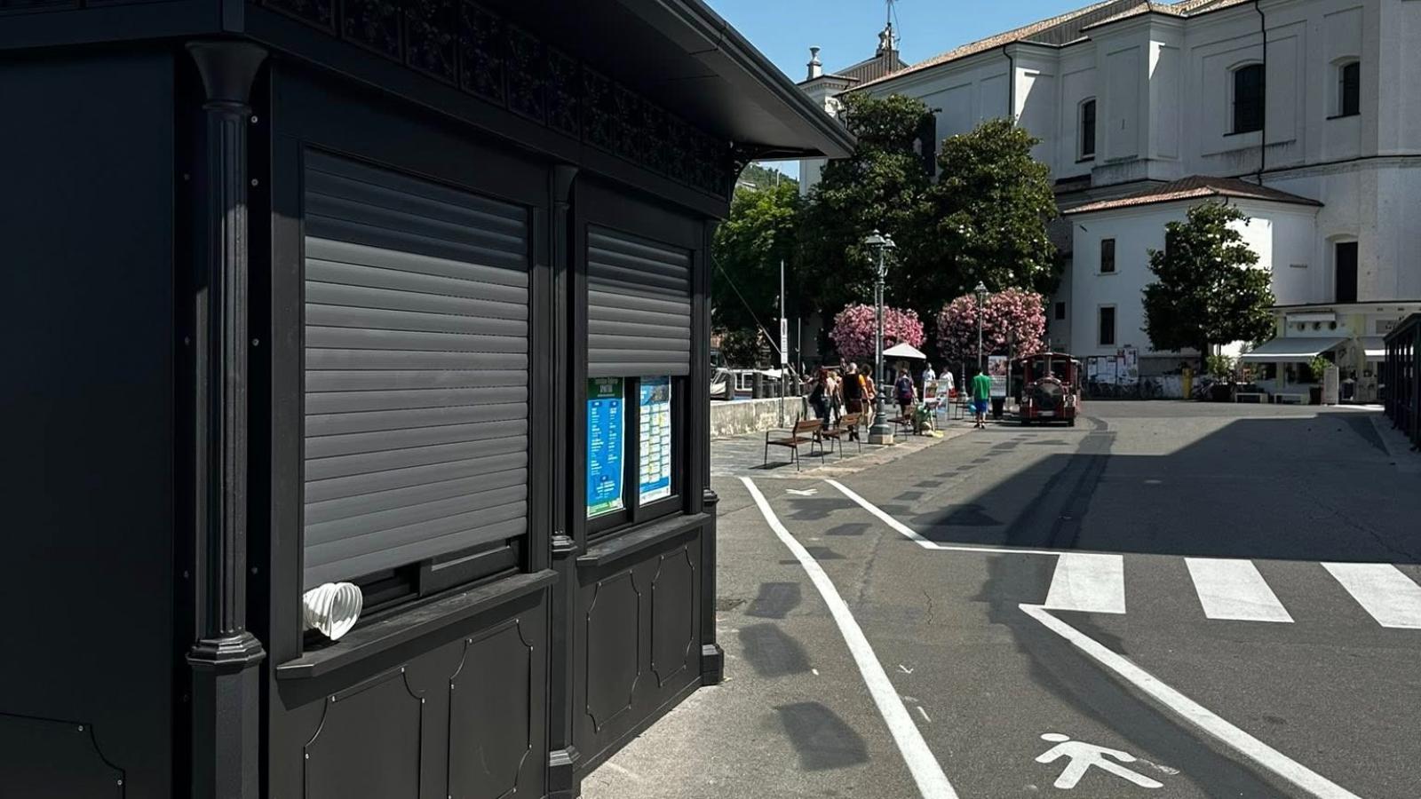 Copertina di Infopoint in chiosco prefabbricato sul lungolago