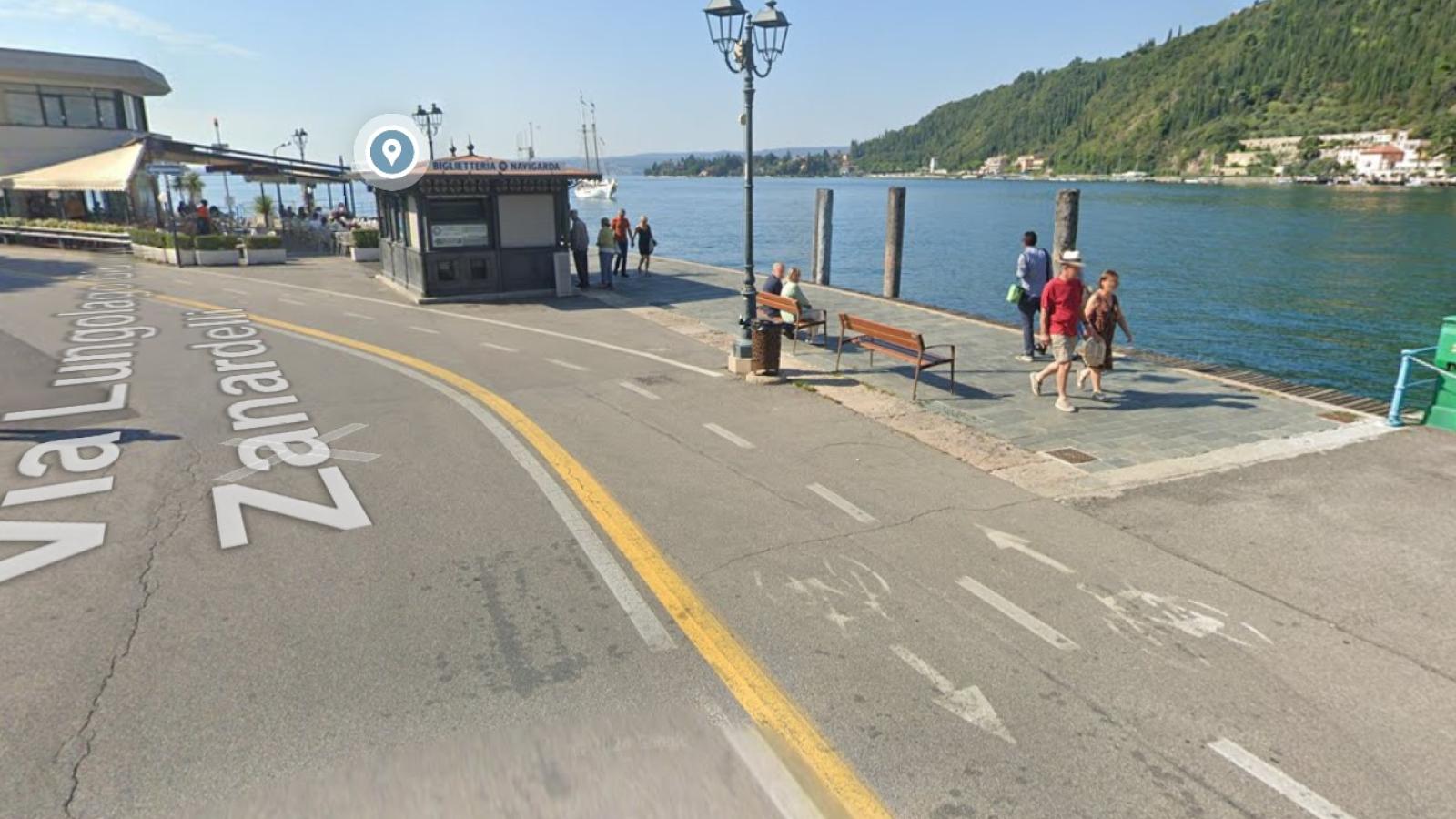 Galleria: Infopoint in chiosco prefabbricato sul lungolago
